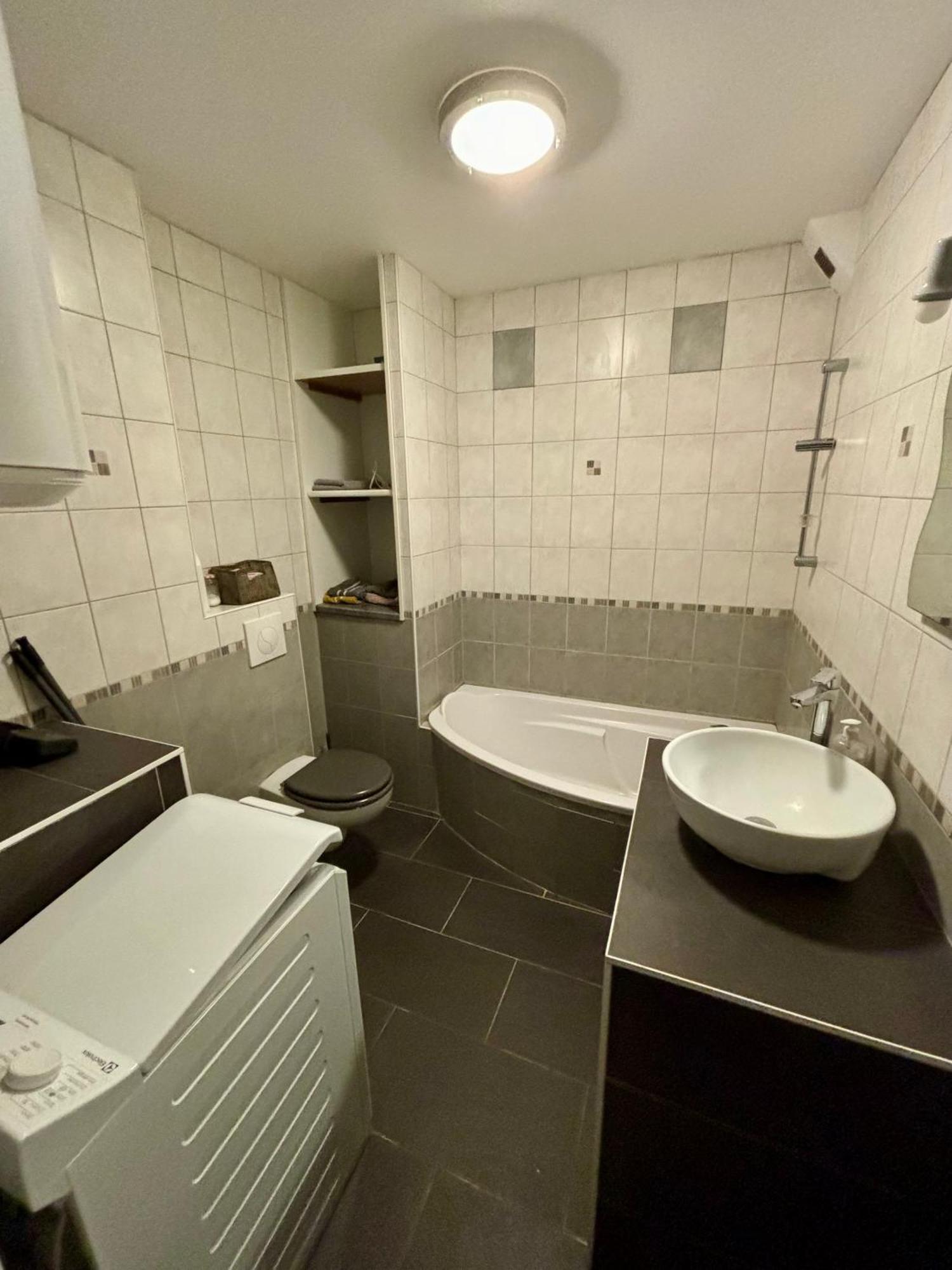 studio - baignoire - prêt de vtt - lave linge Le Puy-en-Velay Extérieur photo