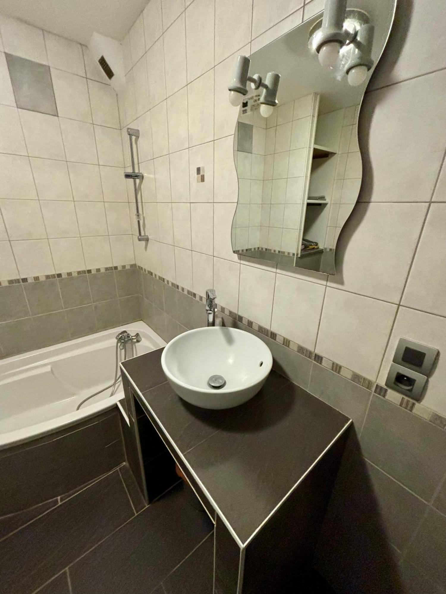 studio - baignoire - prêt de vtt - lave linge Le Puy-en-Velay Extérieur photo